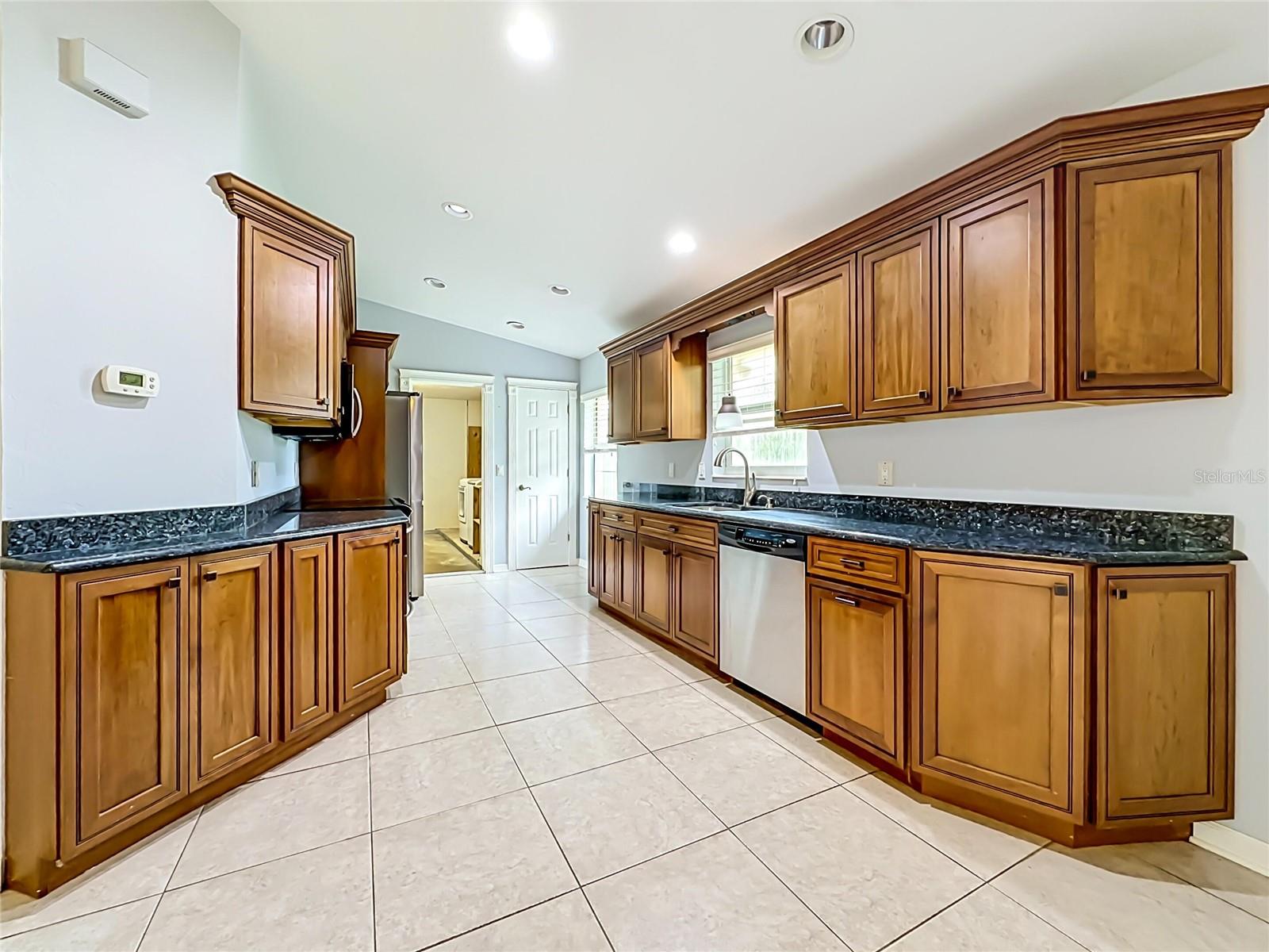 139 BEECHWOOD LN — photo 8