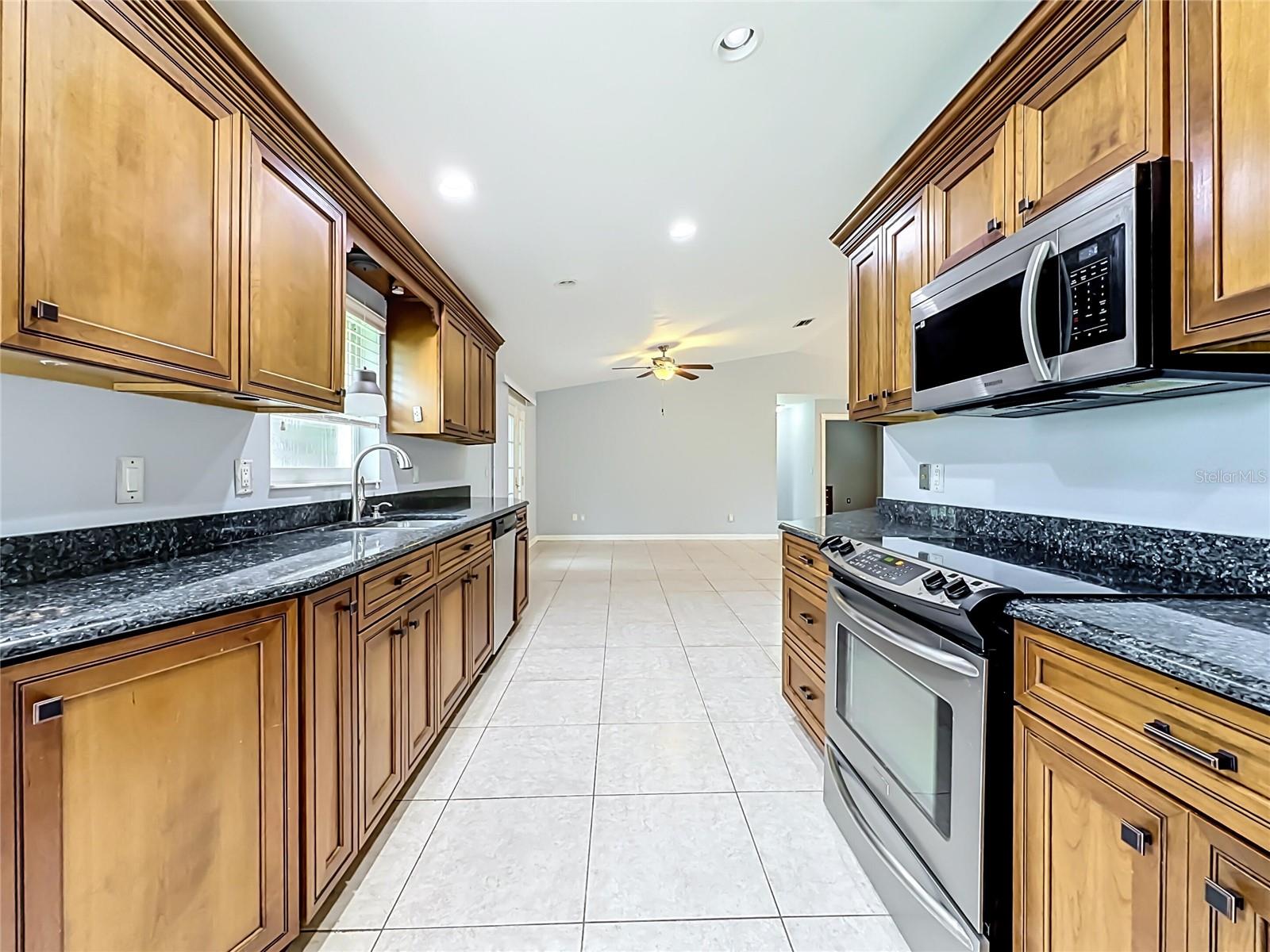 139 BEECHWOOD LN — photo 9