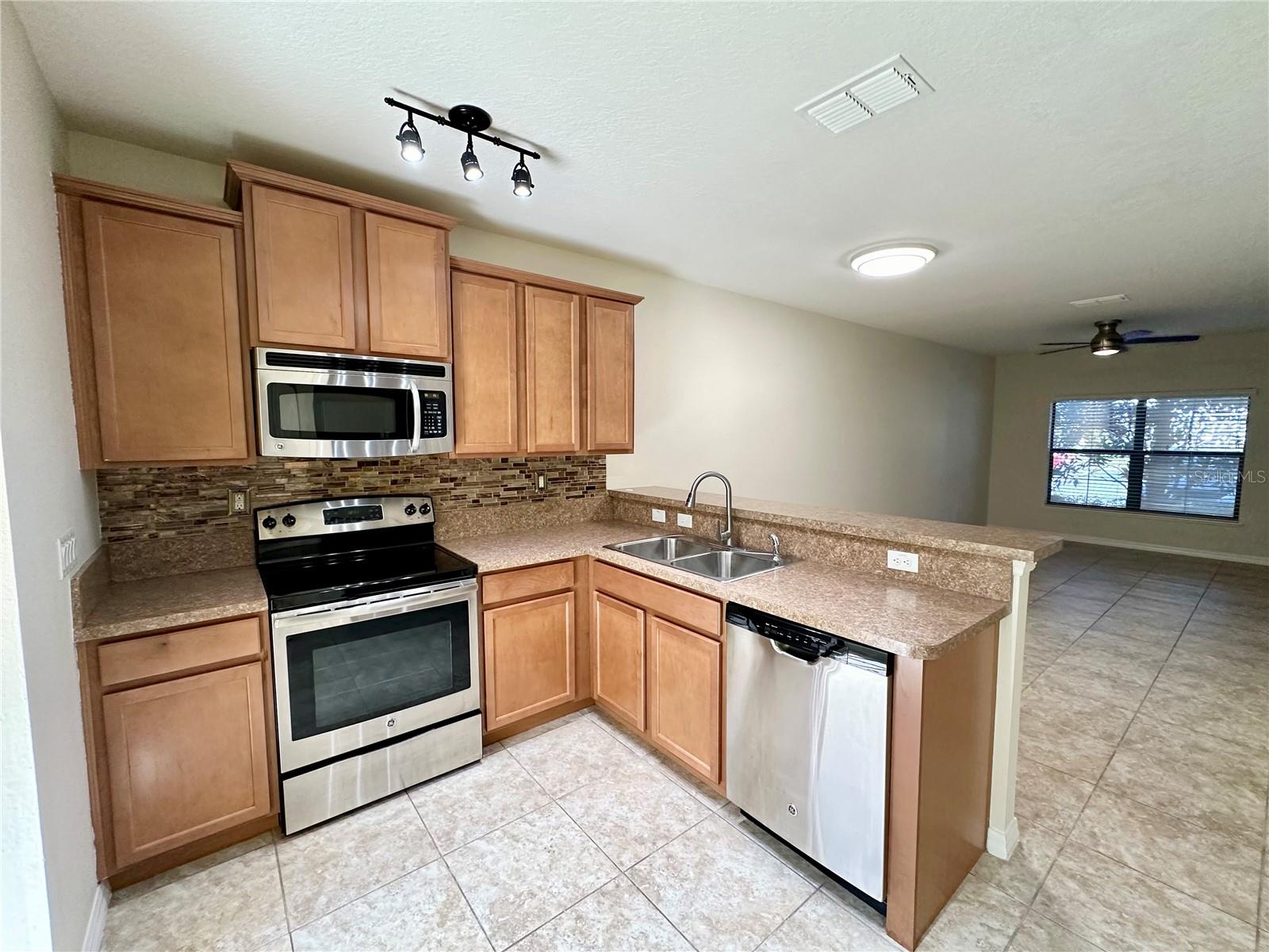 1121 TRILLIUM PARK LN — photo 7