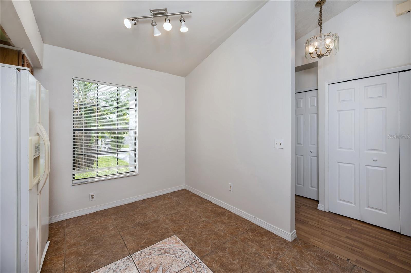 102 CANDLEWICK CT — photo 12