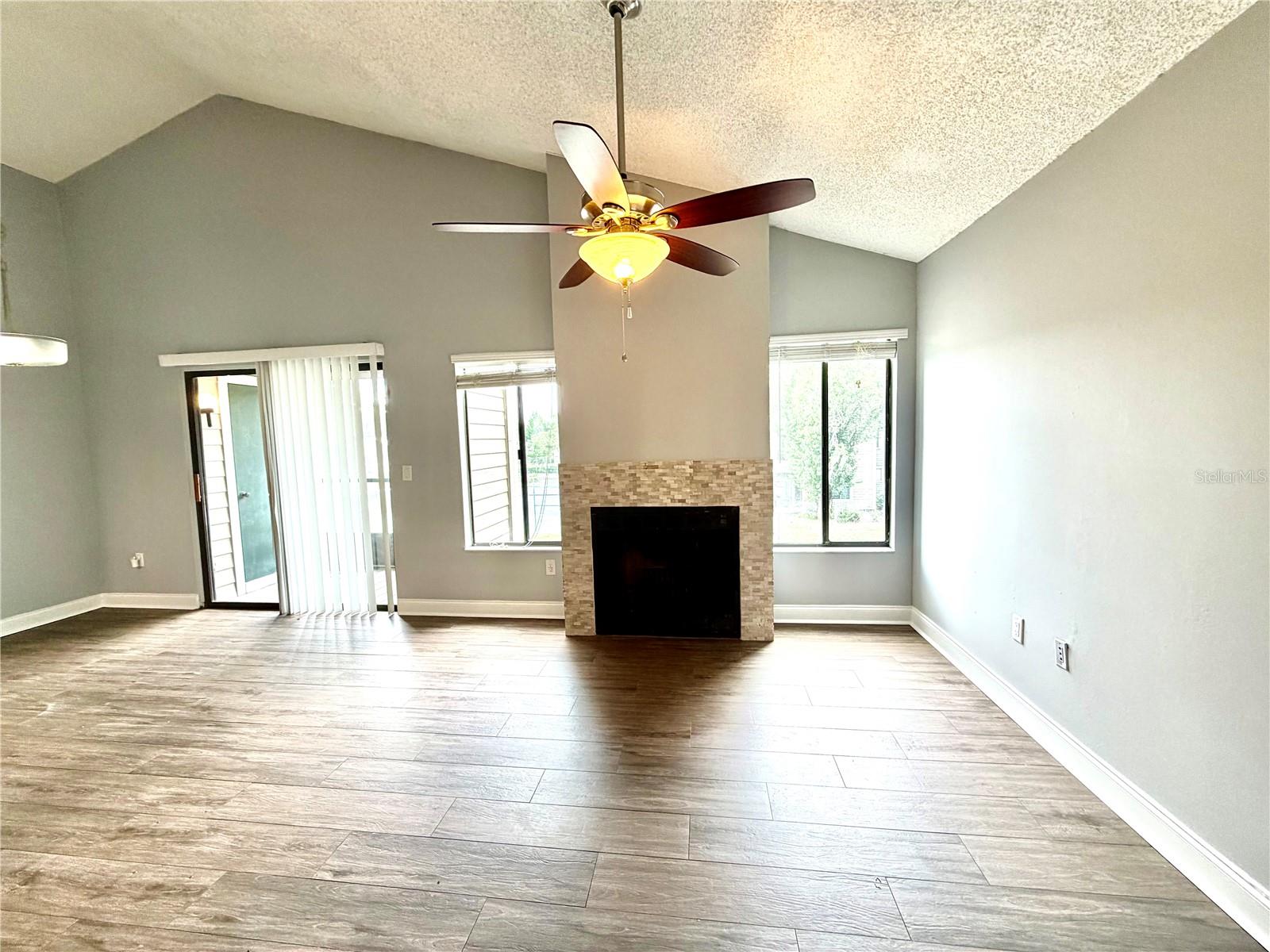 549 SUN RIDGE PL #201 — photo 2