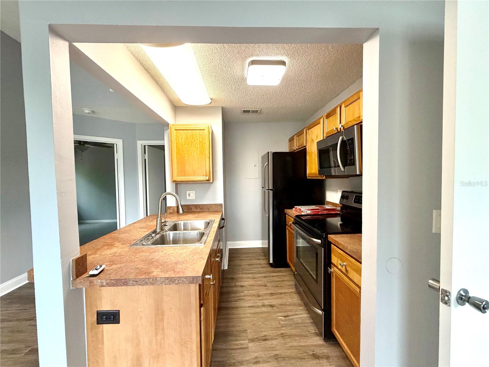 549 SUN RIDGE PL #201 — photo 3