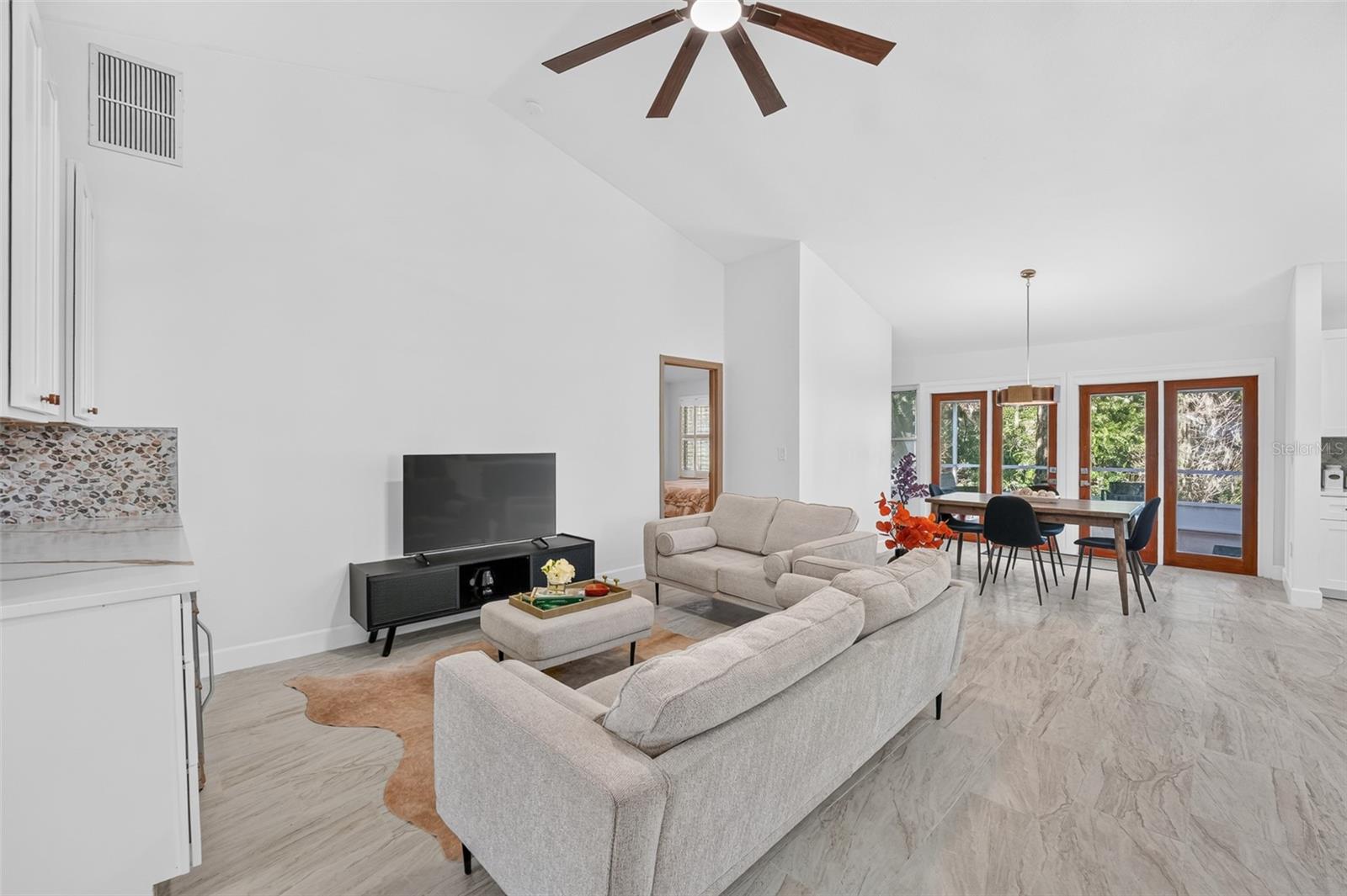 736 PINE SHORES CIR — photo 5