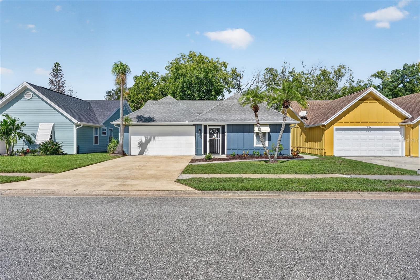 736 PINE SHORES CIR
