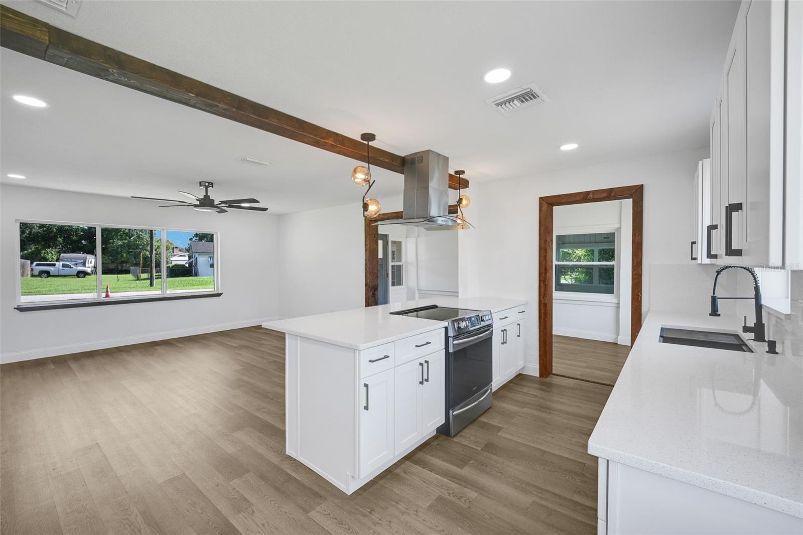 17 POINSETTIA DR — photo 8
