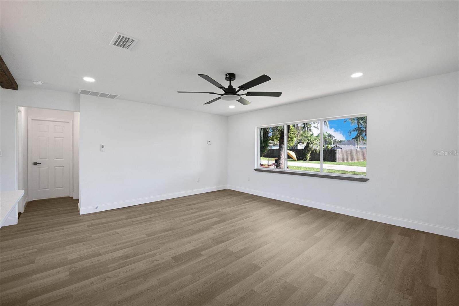 17 POINSETTIA DR — photo 10