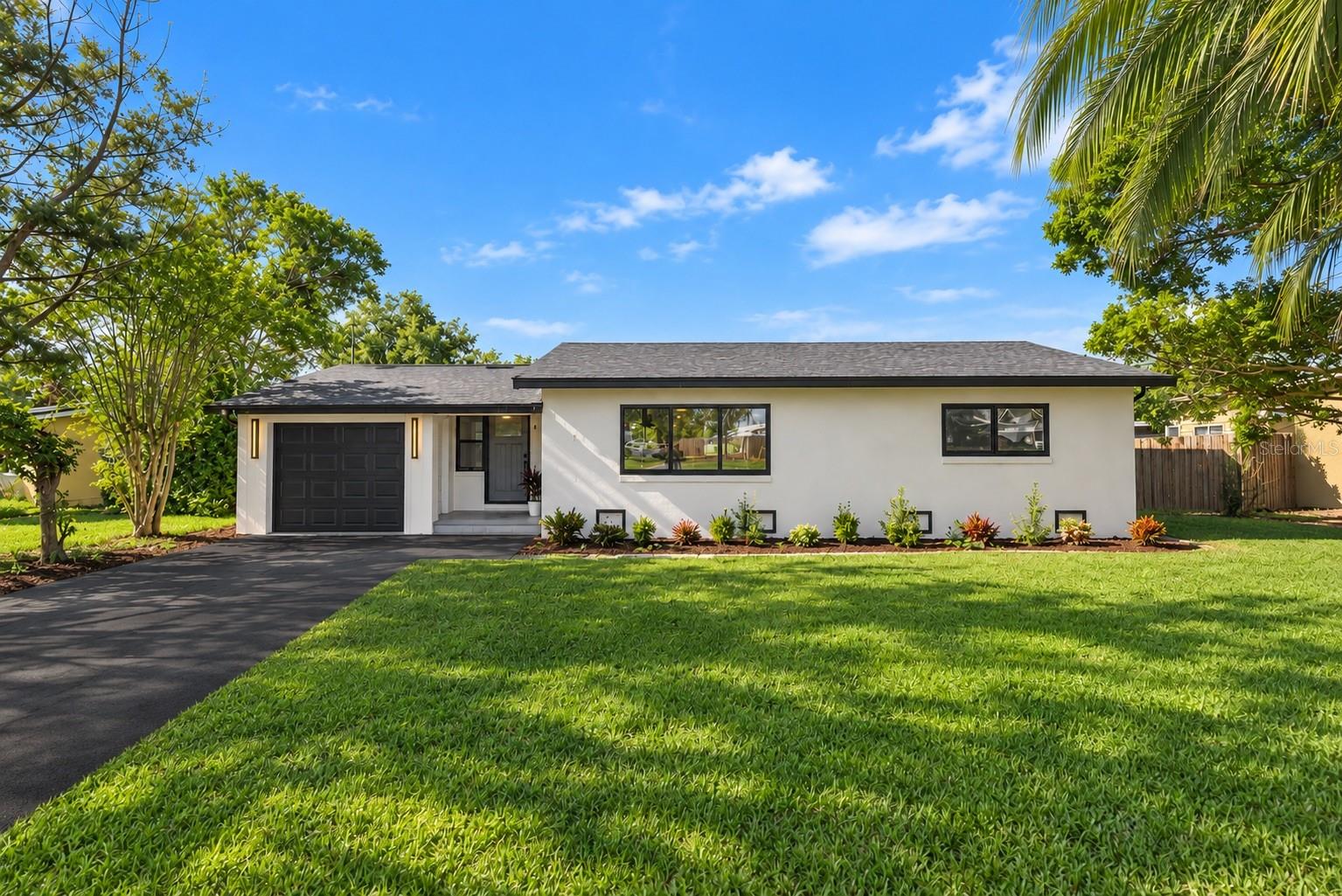17 POINSETTIA DR