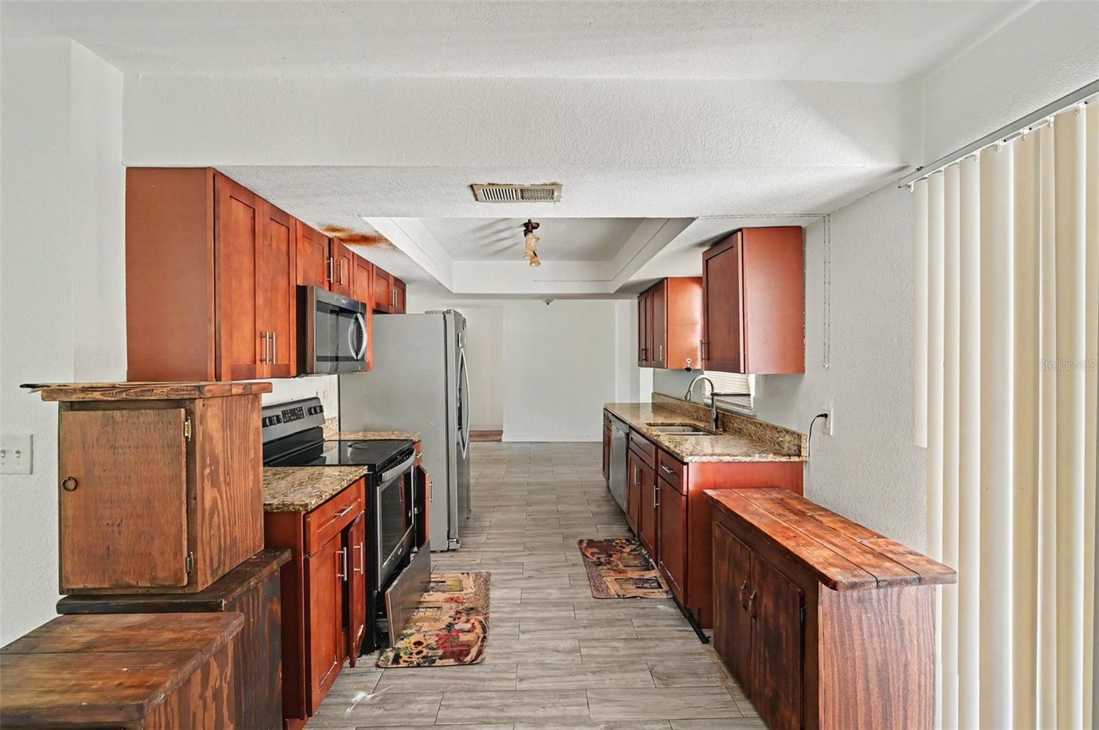 624 N DUSS ST — photo 11