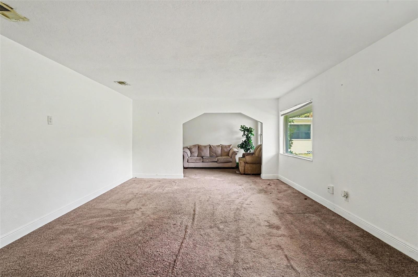 624 N DUSS ST — photo 3