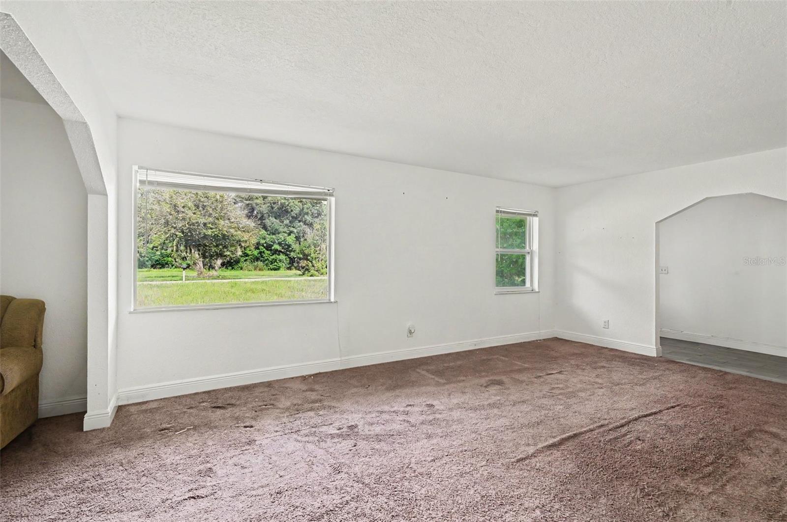 624 N DUSS ST — photo 5