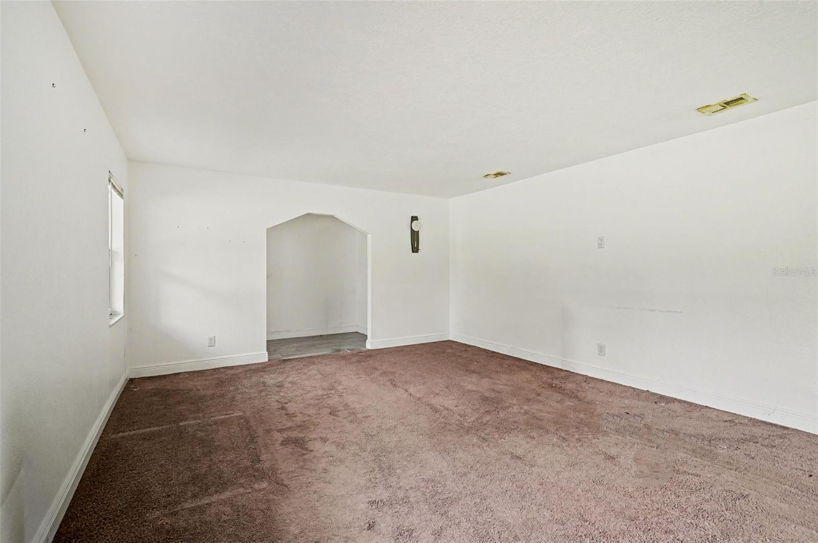 624 N DUSS ST — photo 7