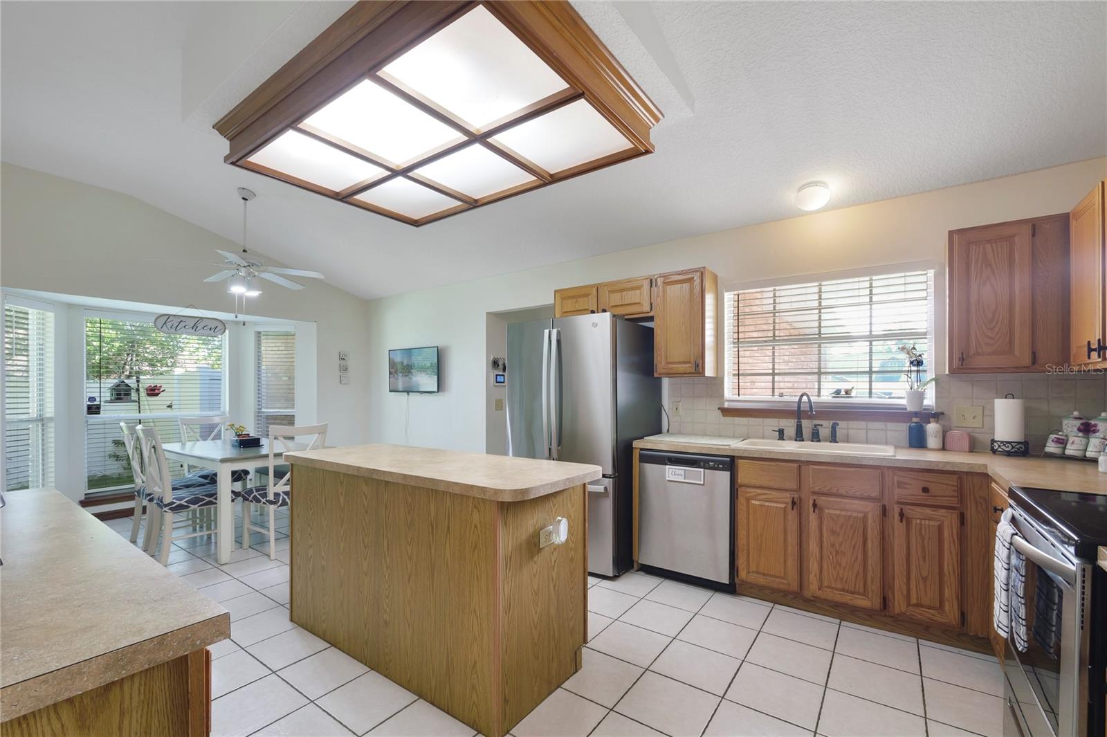 2 ROSEDOWN BLVD — photo 6