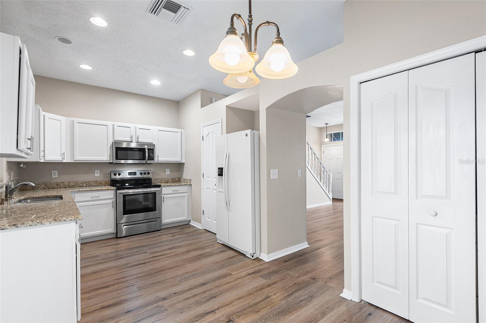 10114 FARMINGDALE PL — photo 4