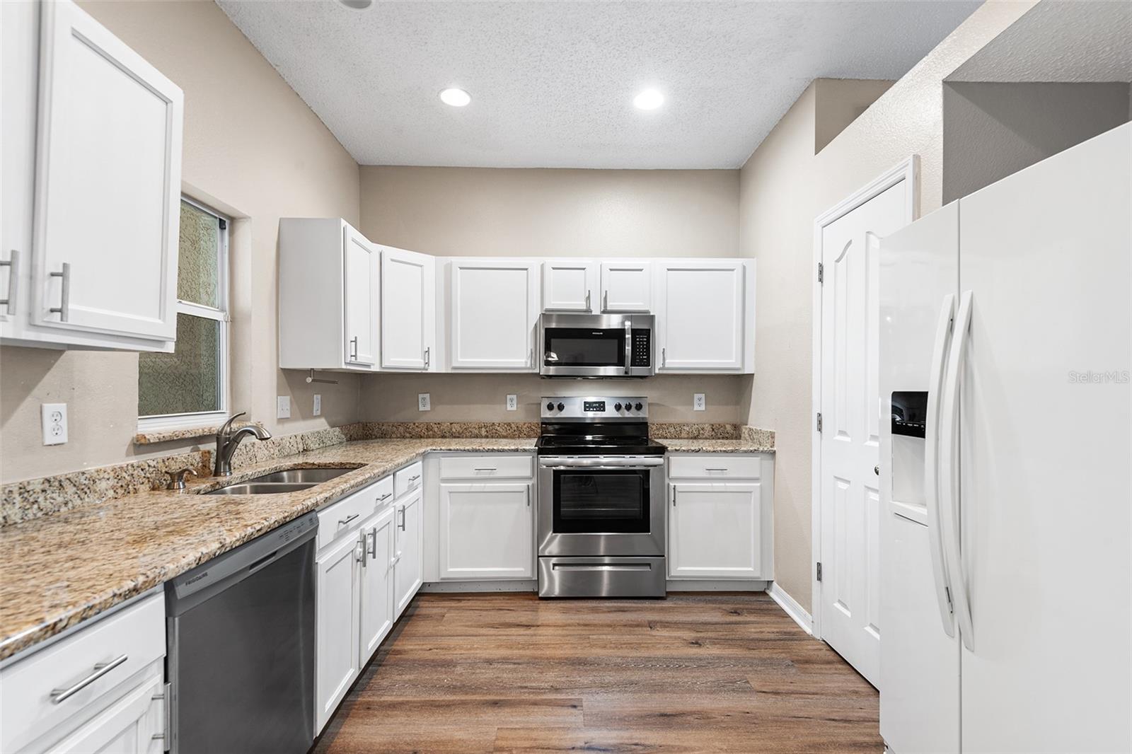 10114 FARMINGDALE PL — photo 6