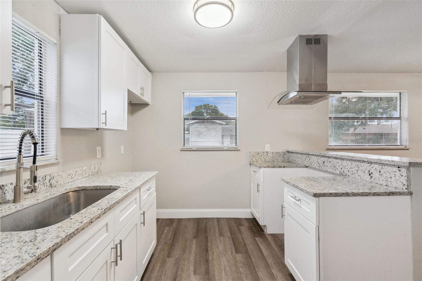 113 HUGHES AVE — photo 10