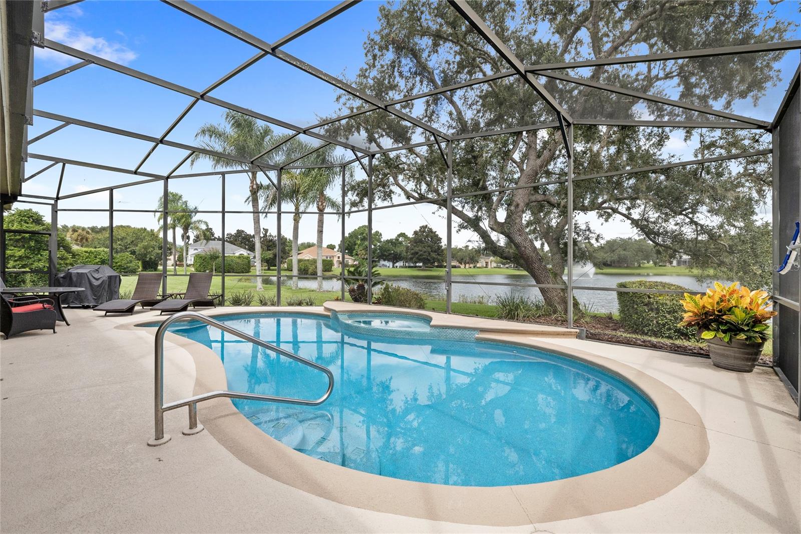 6938 SYLVAN WOODS DR — photo 2