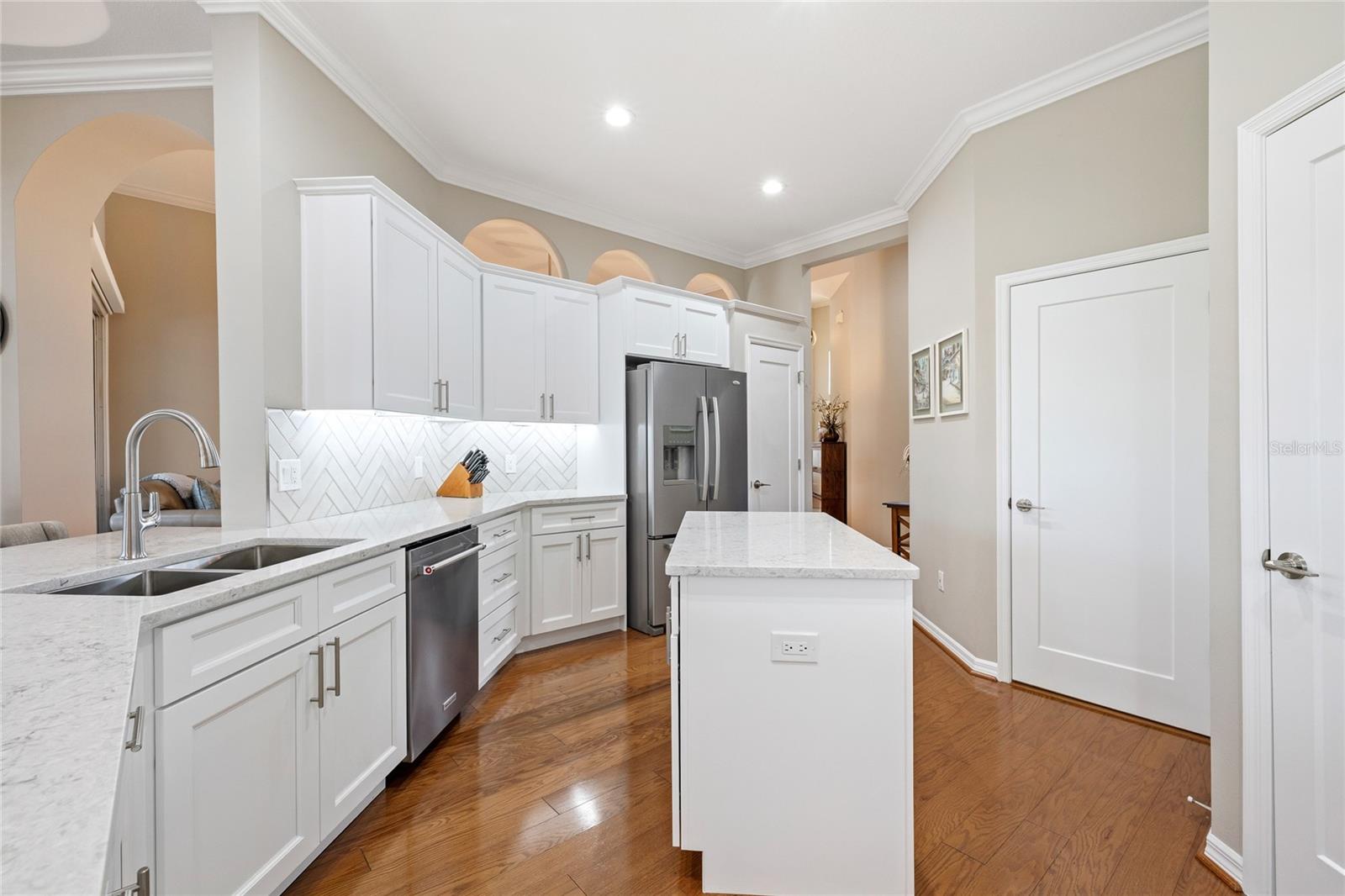6938 SYLVAN WOODS DR — photo 7