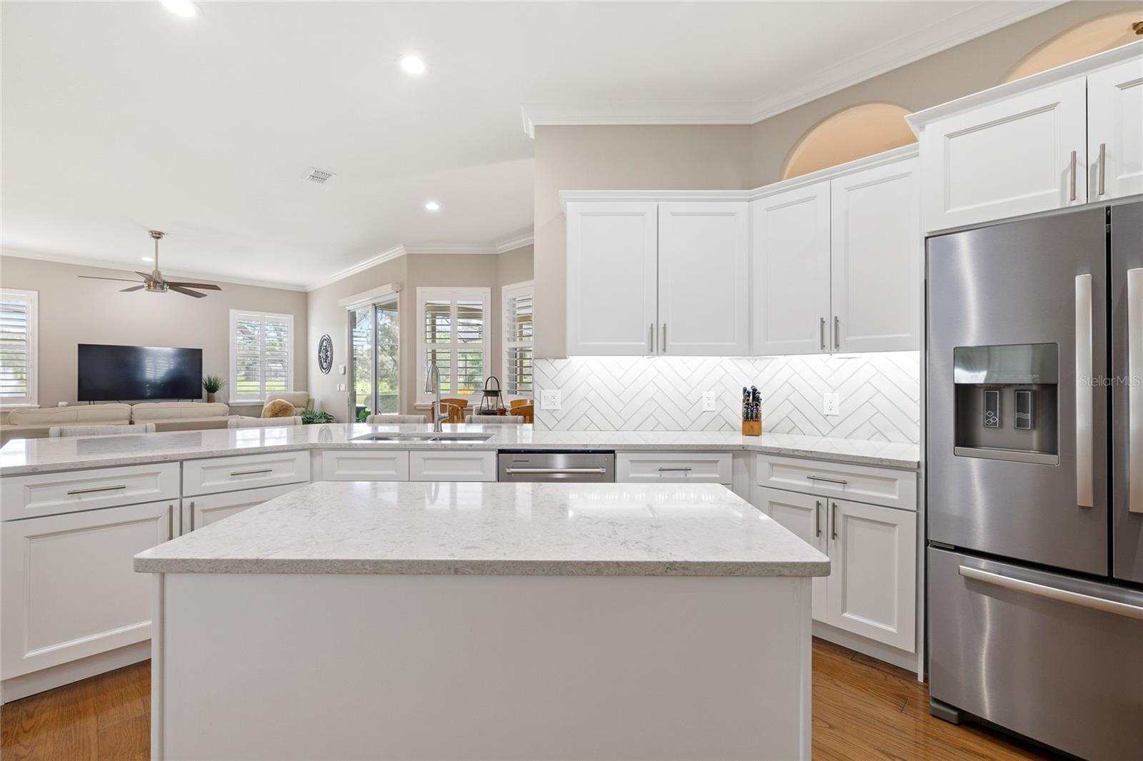 6938 SYLVAN WOODS DR — photo 8