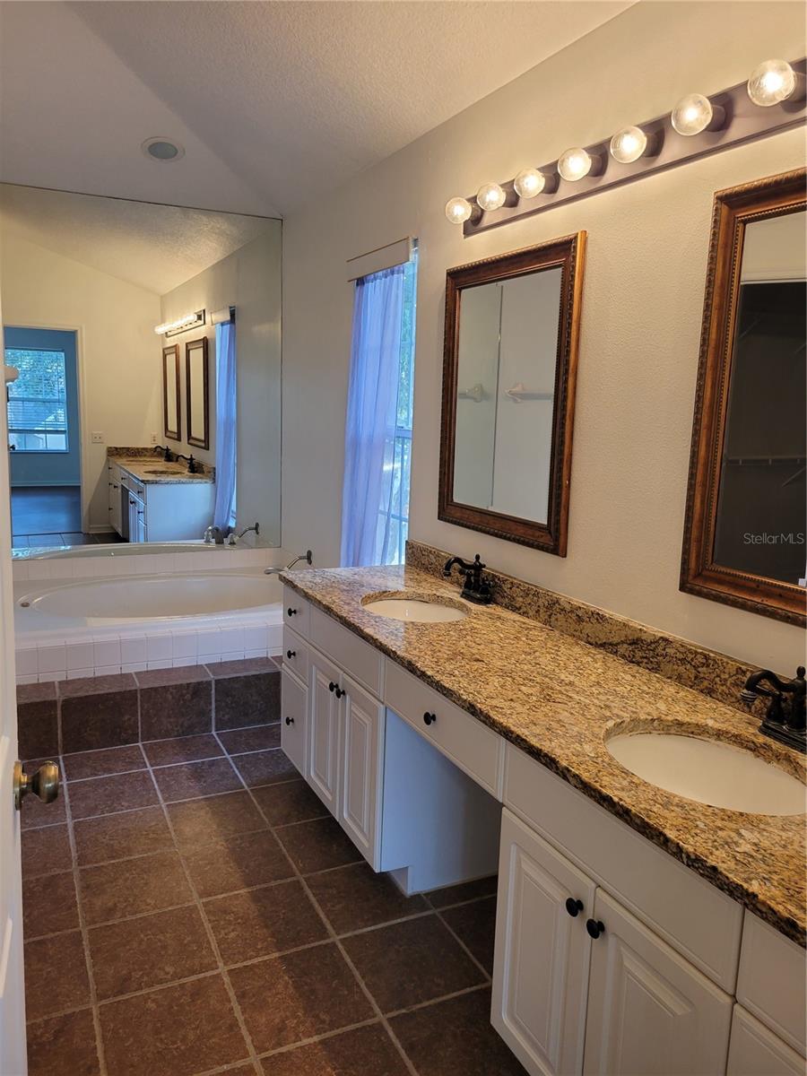 921 BERESFORD WAY — photo 9