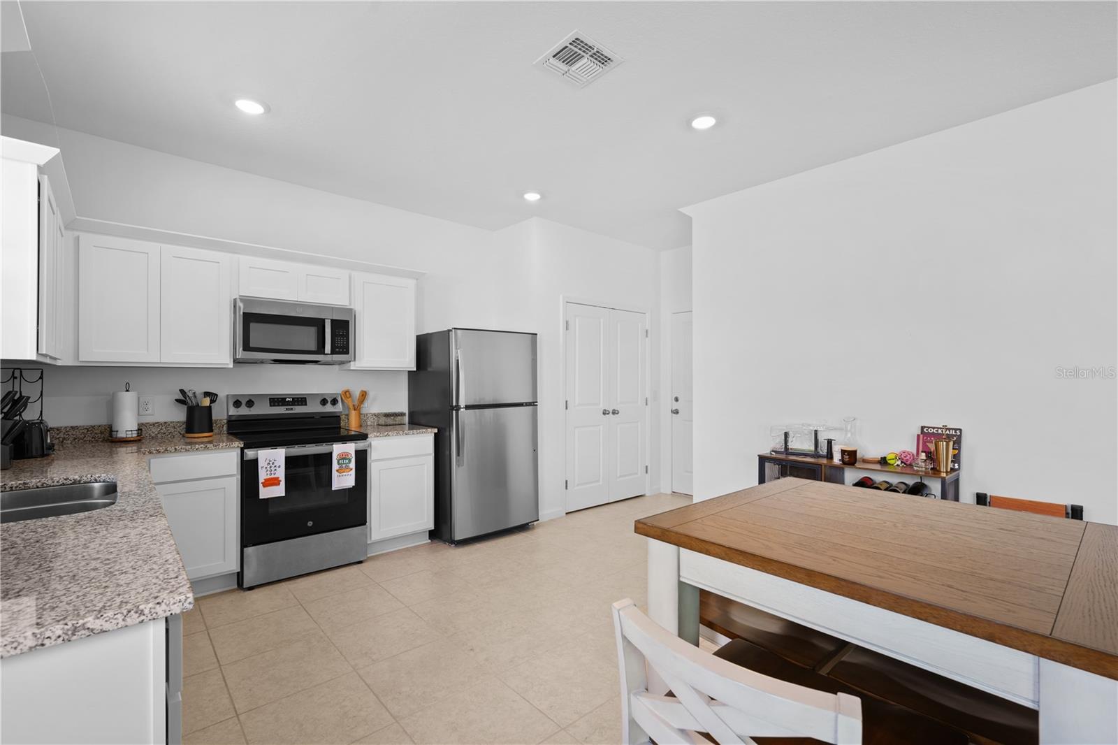 1451 DALKEITH CV — photo 11