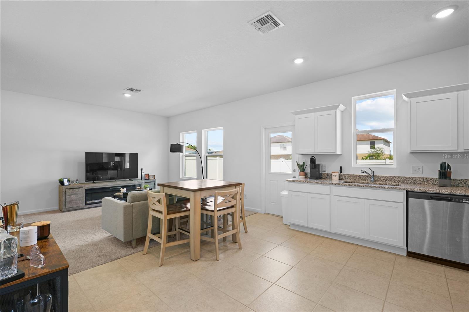 1451 DALKEITH CV — photo 10
