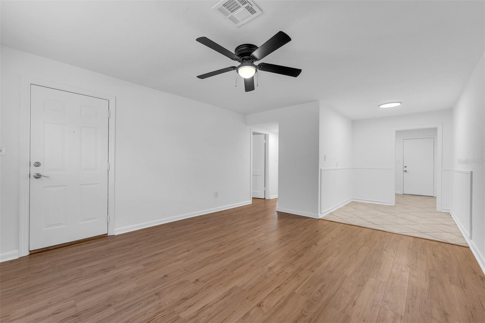 1104 E HARWOOD ST — photo 12