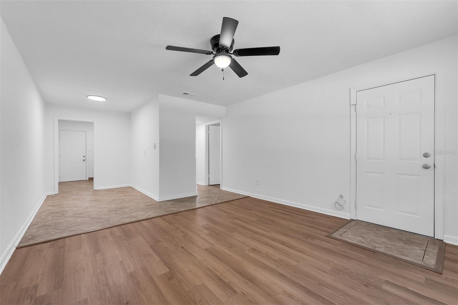 1104 E HARWOOD ST — photo 6