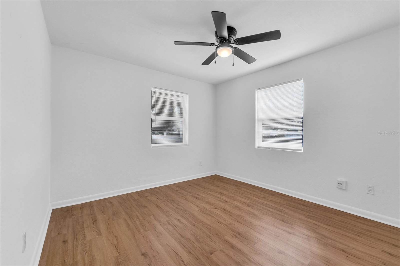 1104 E HARWOOD ST — photo 9
