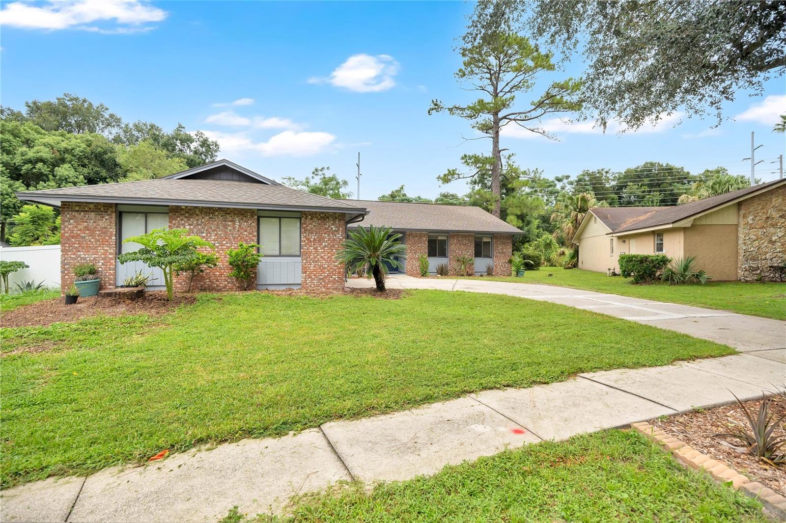 867 BENCHWOOD DR — photo 4