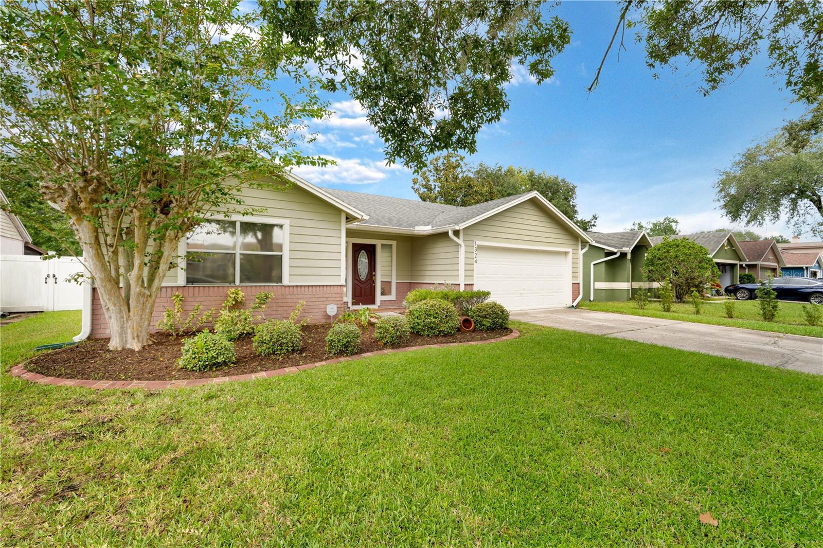 1324 SILVERTHORN DR — photo 2