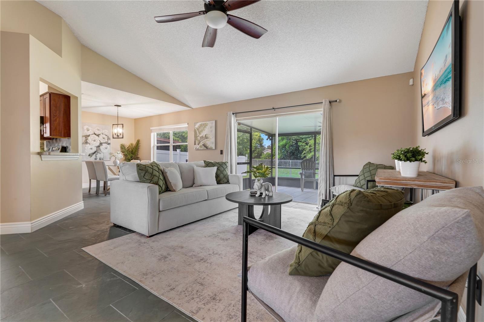 1324 SILVERTHORN DR — photo 4