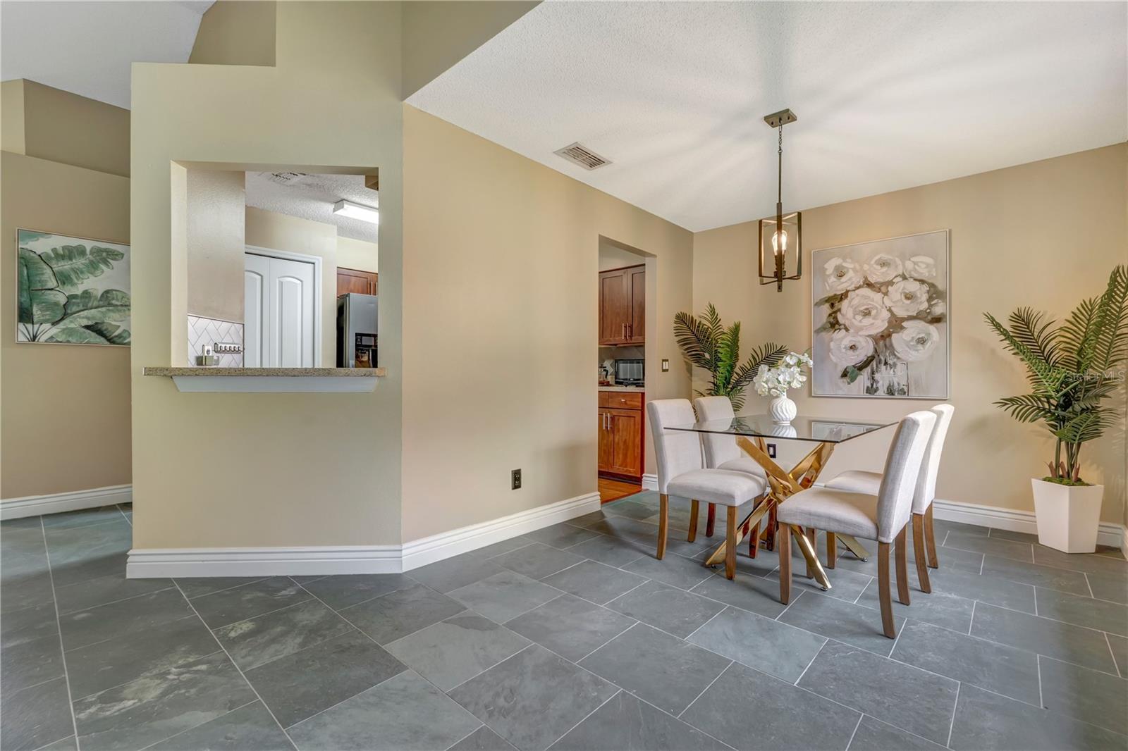 1324 SILVERTHORN DR — photo 8