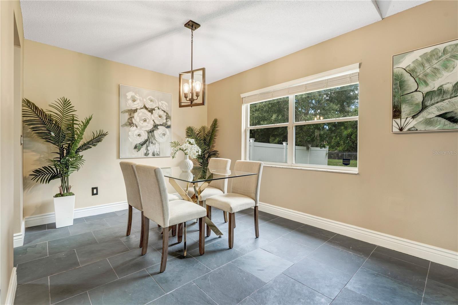 1324 SILVERTHORN DR — photo 9