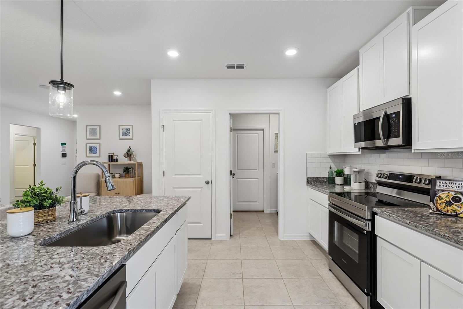138 BRUSHWOOD LN — photo 7