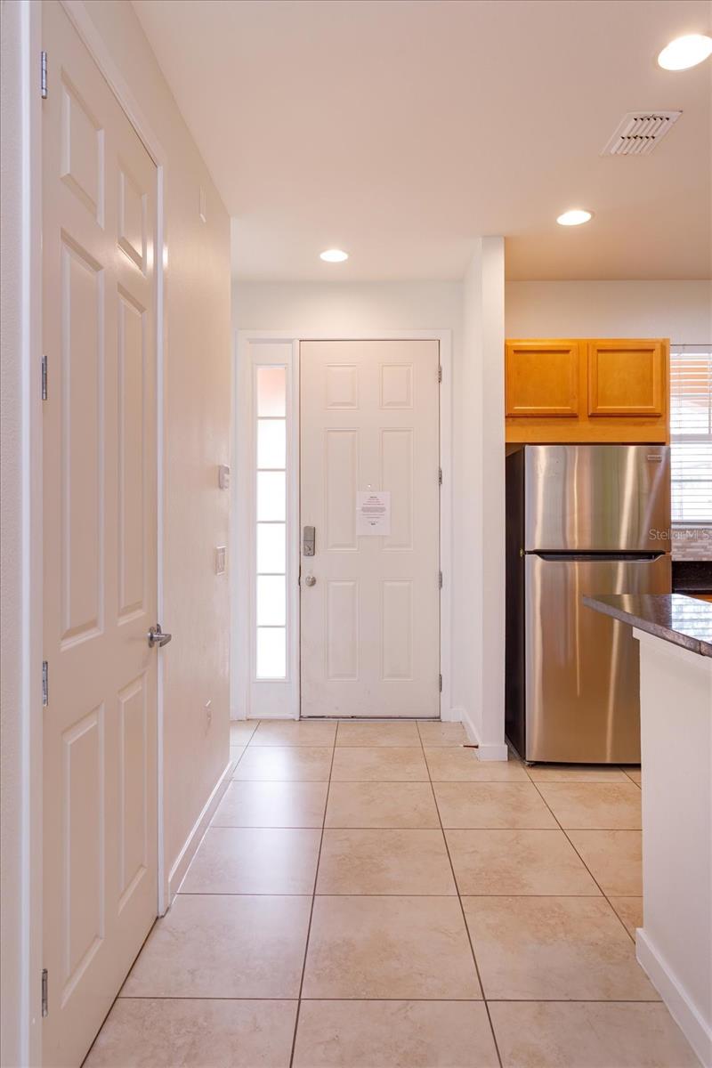 2715 COUPE ST — photo 2
