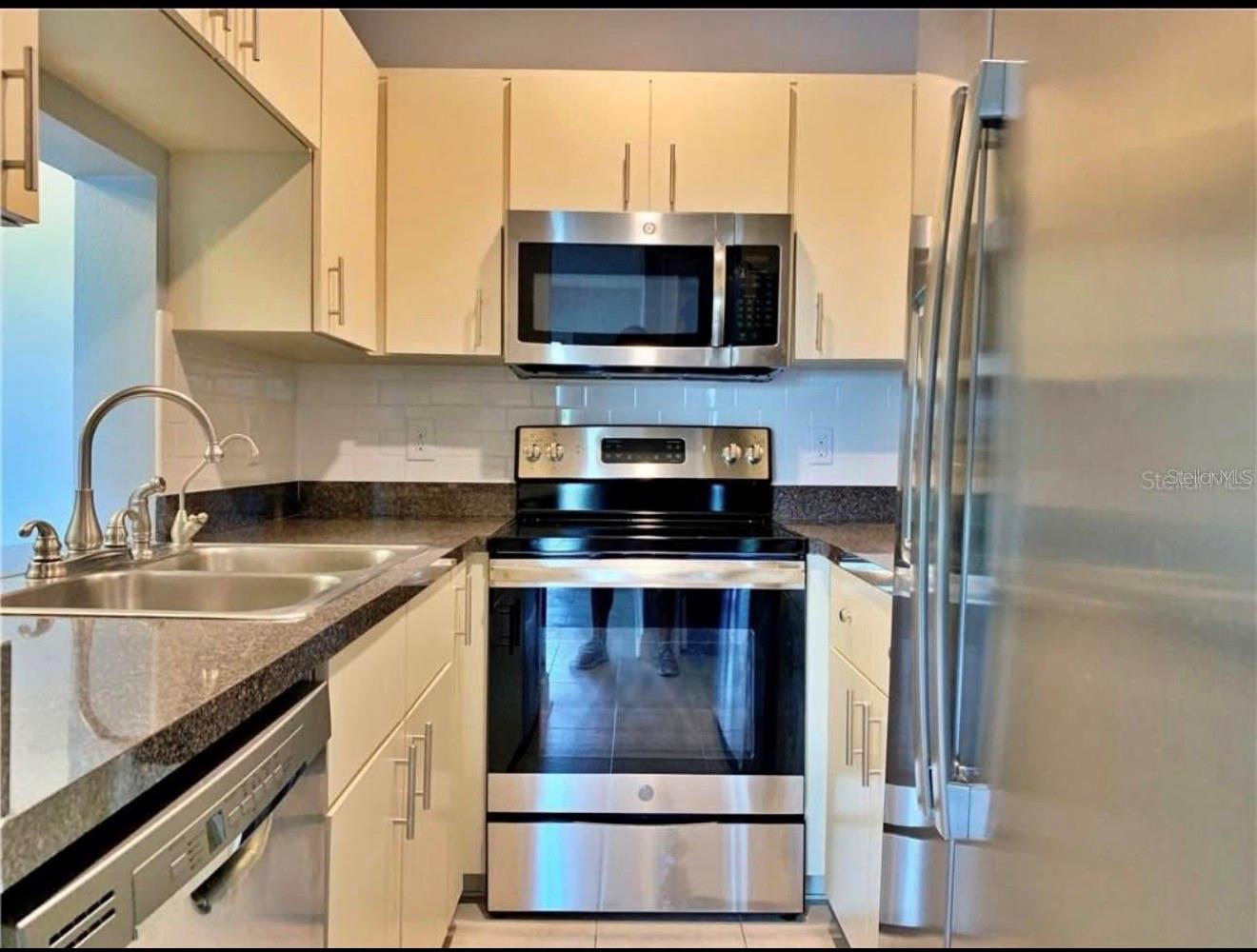 1135 S PINE RIDGE CIR #E3 — photo 2