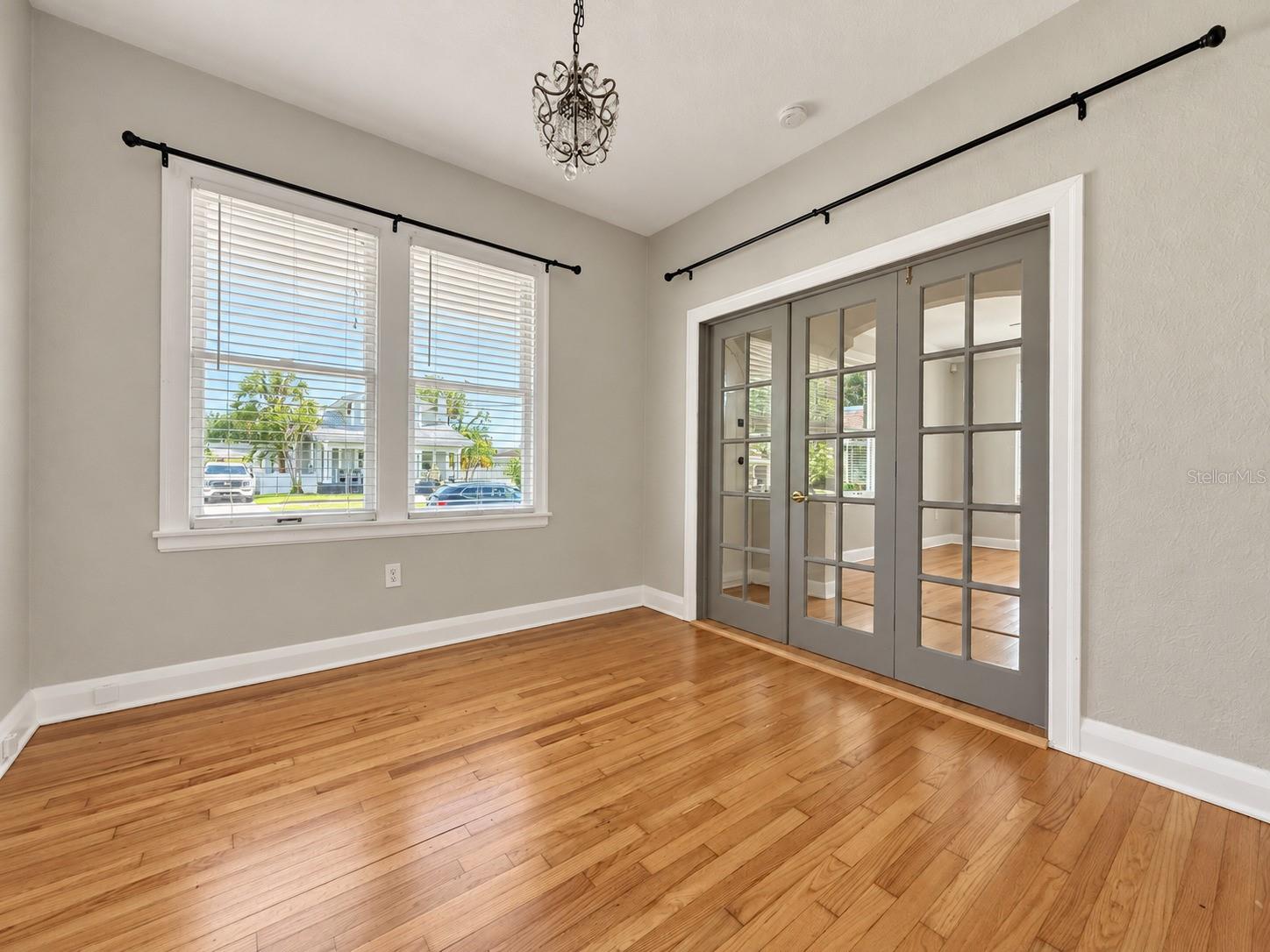 1919 W CARMEN ST — photo 11