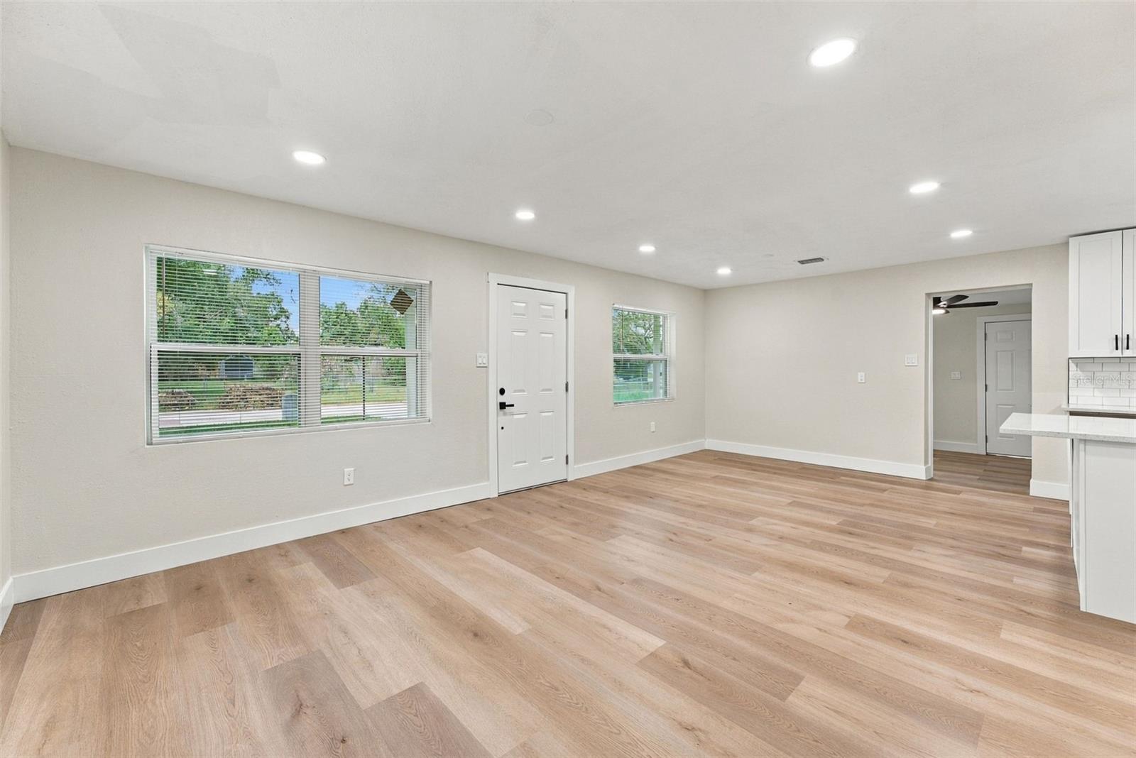 1321 LESCOT LN — photo 8