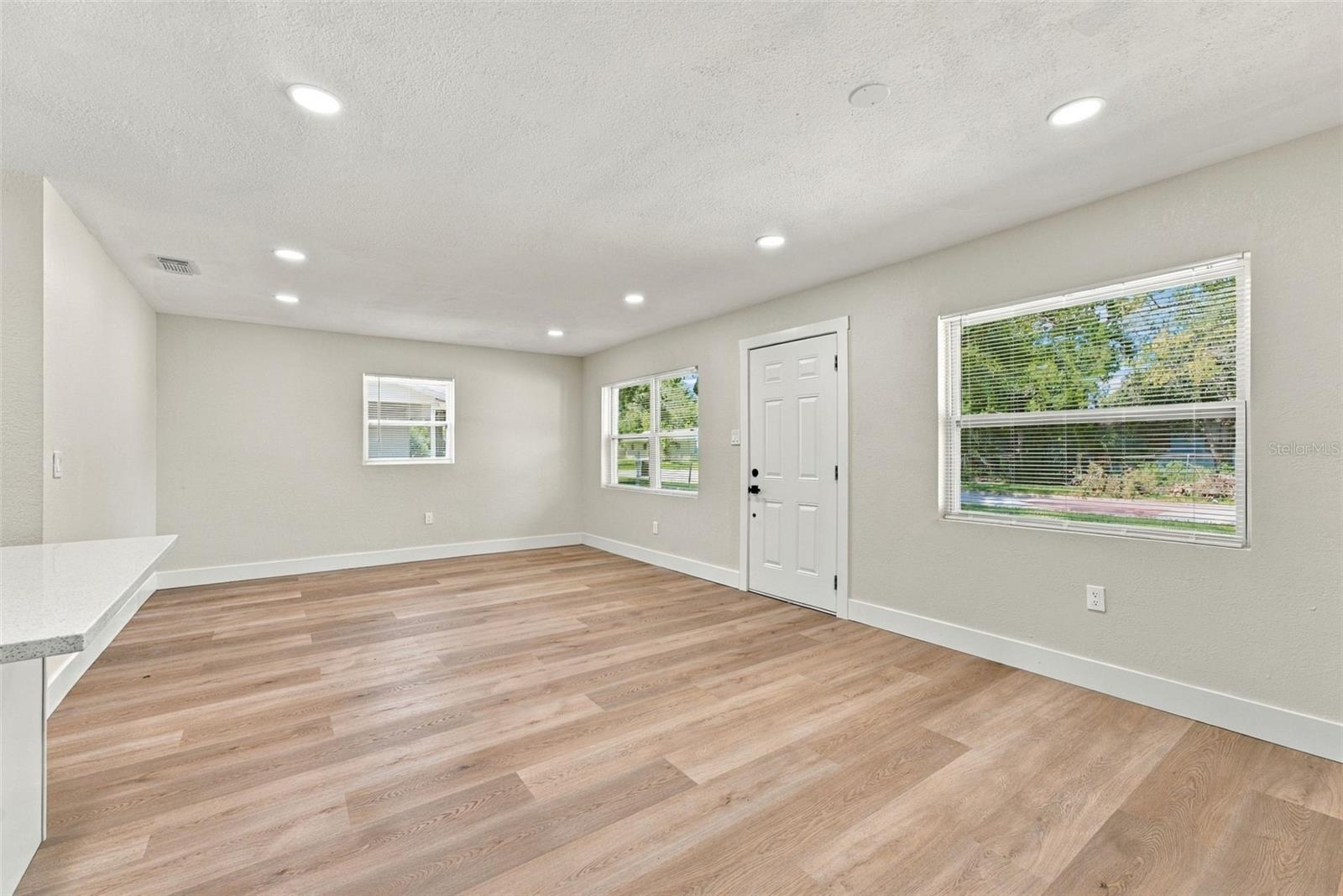 1321 LESCOT LN — photo 9