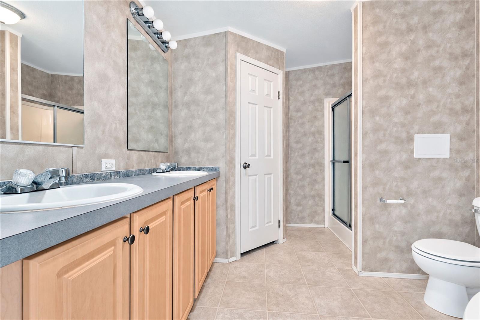 4755 BUNTING AVE — photo 11