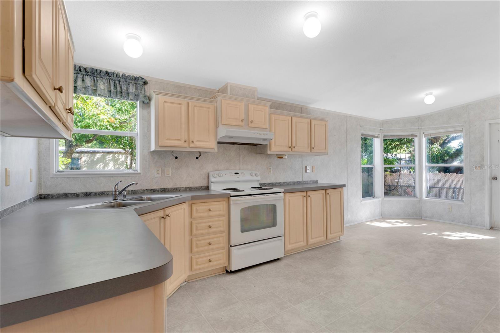 4755 BUNTING AVE — photo 6