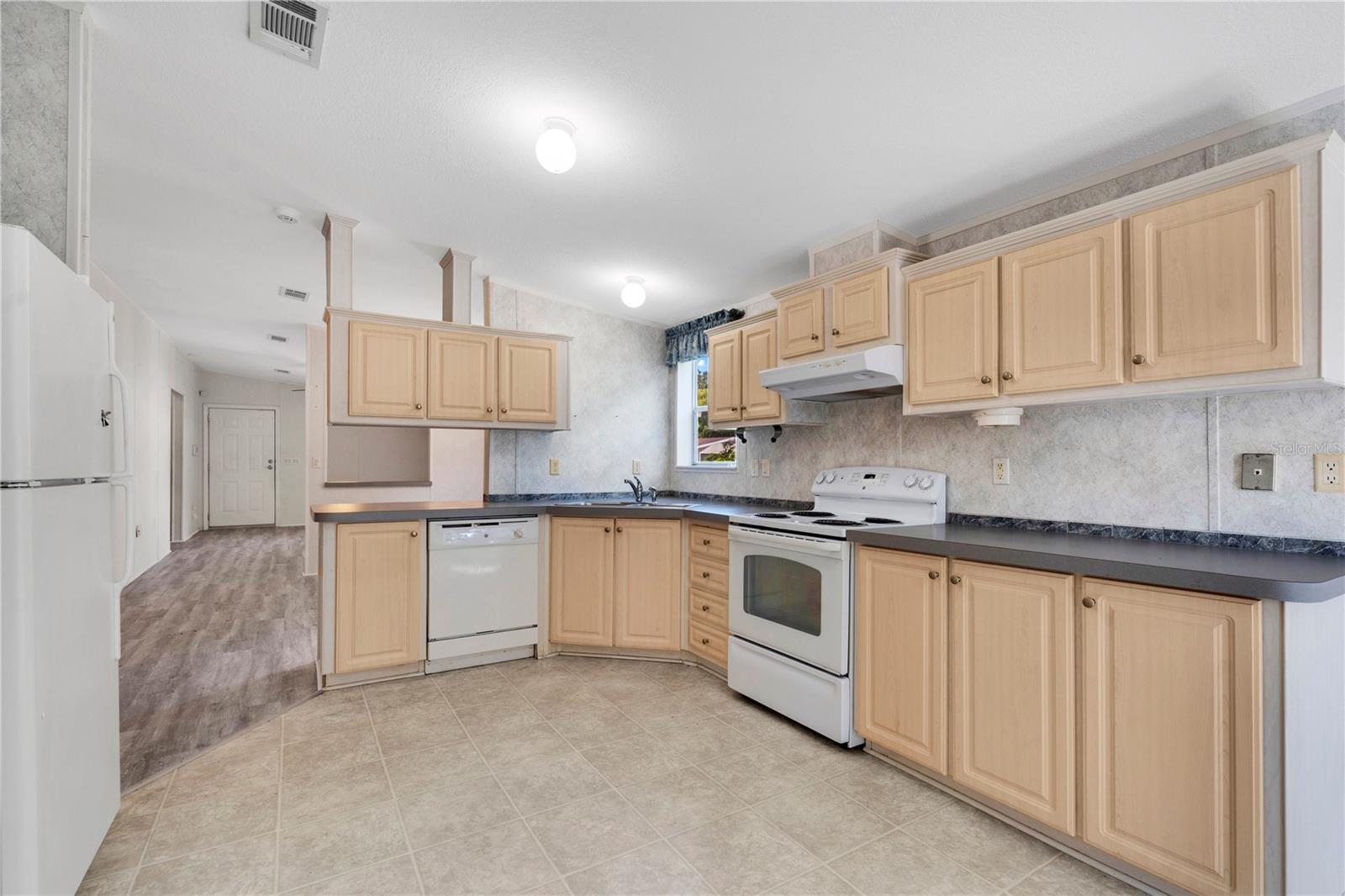 4755 BUNTING AVE — photo 7