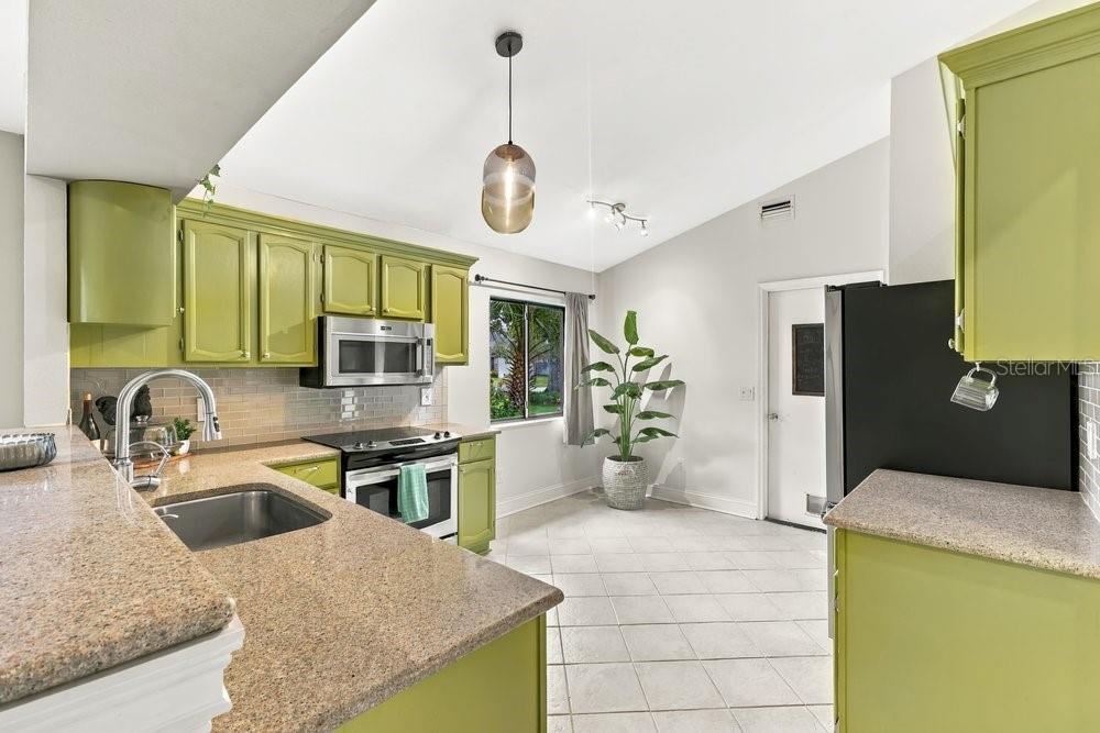 407 MORNING GLORY DR — photo 10