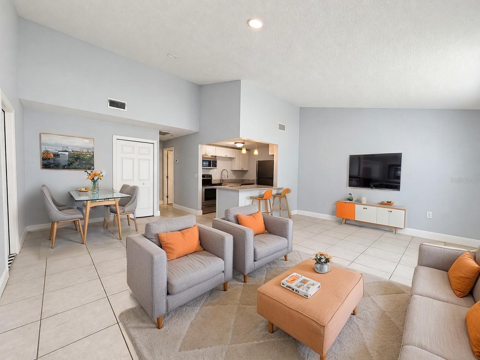 23 COUNTRY CLUB DR #B — photo 2