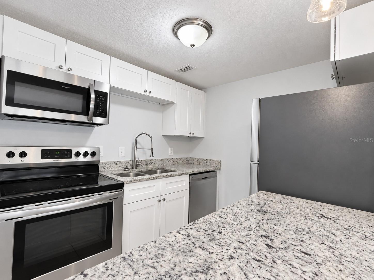 23 COUNTRY CLUB DR #B — photo 7
