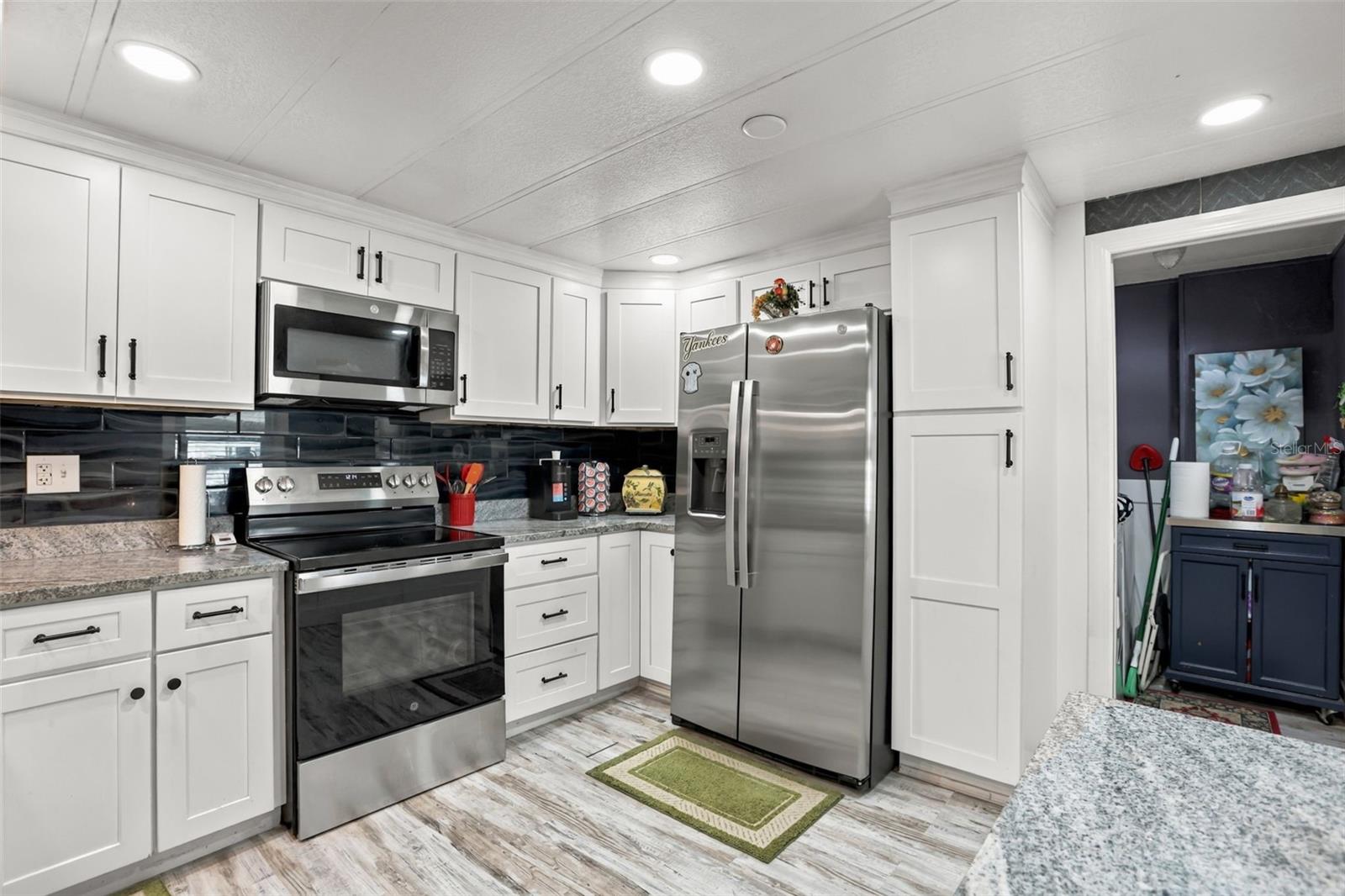 34 DA ROSA AVE — photo 9