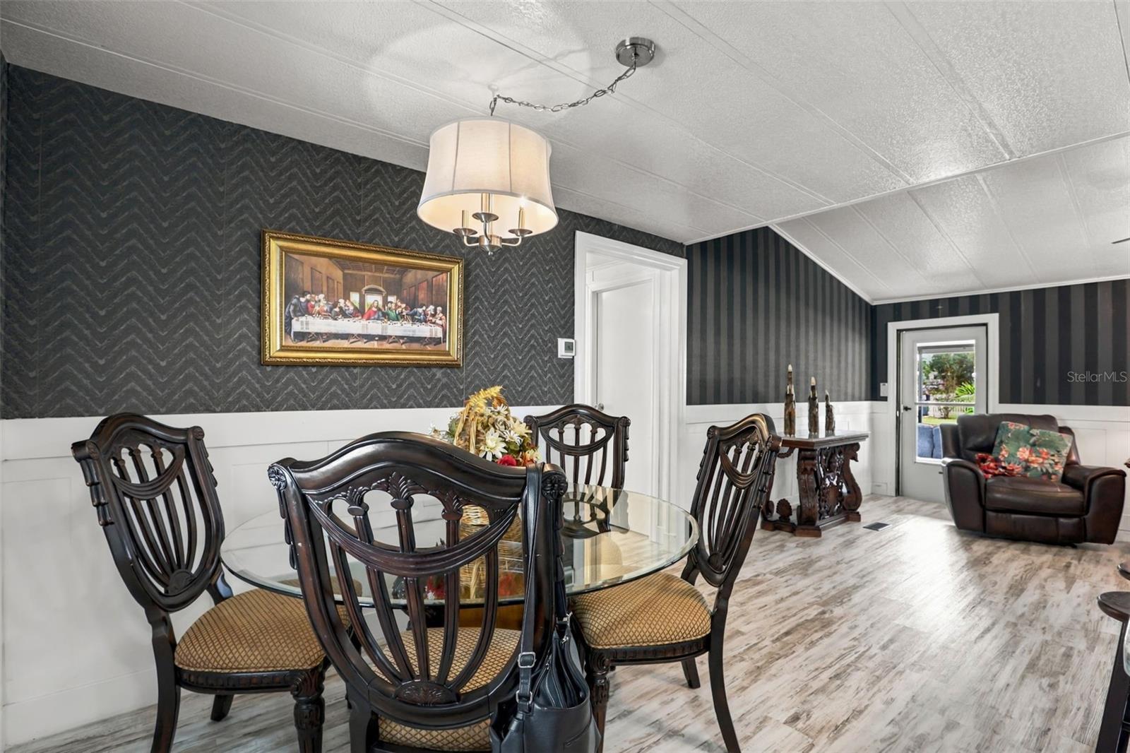 34 DA ROSA AVE — photo 10