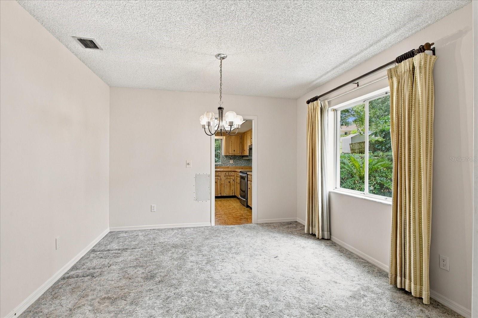 528 E HILLCREST — photo 3