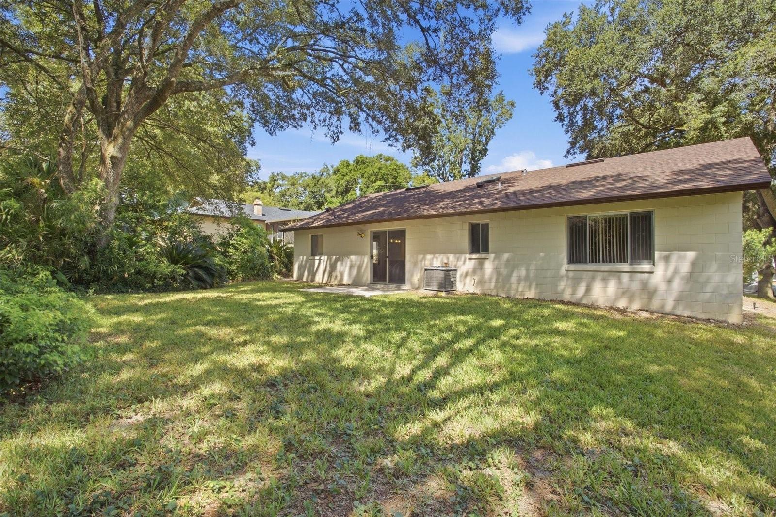 528 E HILLCREST — photo 8