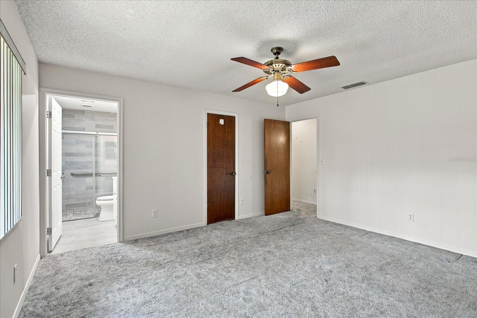 528 E HILLCREST — photo 9